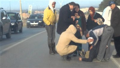 سيارة تصدم 4 طلاب بطريق السويس