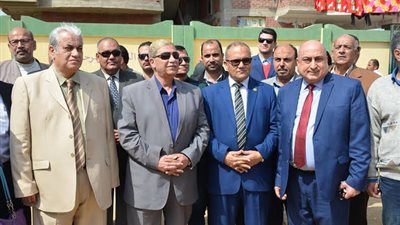 بالصور.. محافظ الإسماعيلية: افتتاح مدرسة القصاصين  للغات العام القادم