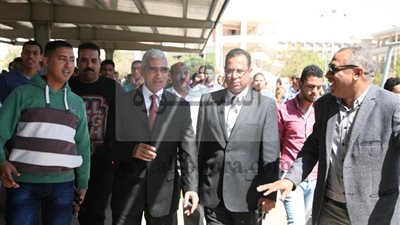 رئيس جامعة جنوب الوادي يشهد اليوم الترويحي لكلية الحقوق