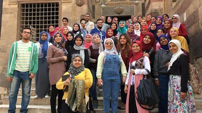 طلاب الفنون التطبيقية جامعة حلوان في رحلة علمية الي قصر البارون