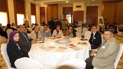 محافظ الأقصر يتسلم درع  عضوية  بمبادرة 100 مدينة مرنة على مستوى العالم