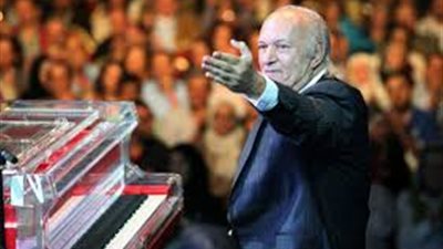 الفنان الكبير عمر خيرت بكليه الهندسه جامعه عين شمس