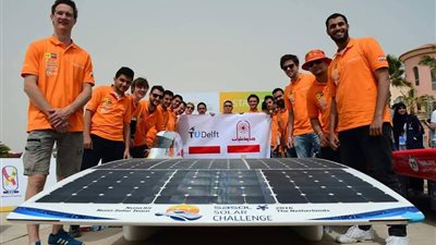 سيارة الطاقة الشمسية تجوب جامعة حلوان بعد فوزها  بالمركز الاول في المسابقة الدولية بالغردقة