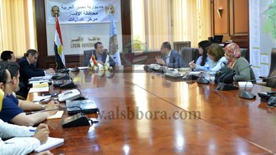 محافظ الأقصر يشارك منظمة اليونيدو جلسة  تعرف بين الشباب