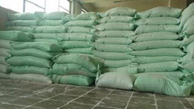 ضبط 60 طن دقيق و29 ألف زجاجة عصير مجهولة المصدر بأسيوط