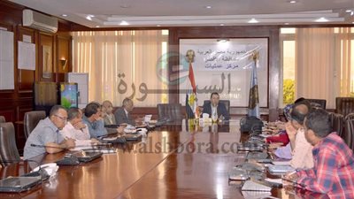 محافظ الأقصر يجتمع بقيادات التعليم لتطوير التعليم الفنى