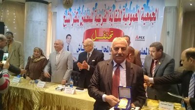 نقابة المعلمين تكرم رواد التعليم السابقين بكفرالشيخ
