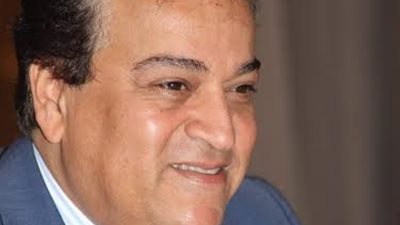 عبدالغفار يستعرض تقريرا حول الخطة المستقبلية لزيادة أعداد الوافدين للدراسة بمصر