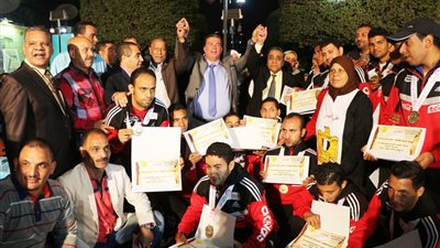 بالصور.. معلمى الجيزة تكرم منتخب مصر للهوكي لفوزه بذهبية الأولمبياد الخاص بالنمسا