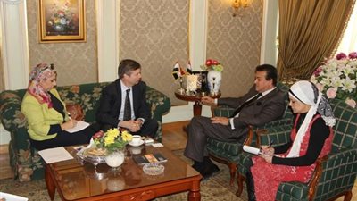 عبد الغفار  يؤكد على تعزيز التعاون بين الجامعات المصرية والبريطانية