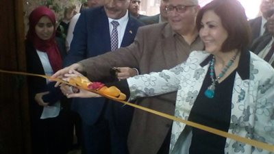 بالصور.. افتتاح المكتبة الرقمية والمركز الطبي بآداب عين شمس 