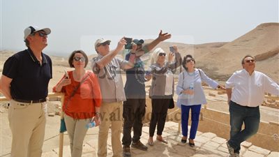 رئيس لجنة الثقافة والتعليم بمجلس الشيوخ الفرنسى يزور الأقصر