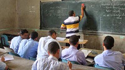 قصيدة تشرح حال ما وصل اليه المعلمين.. قطعوا الرواتب يا بني وحالنا... قد زاد سوءاً بعد سوءٍ خافيا