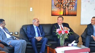 رئيس جامعة المنوفية وكفر الشيخ بمعهد بحوث البترول