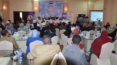 محافظ بني سويف يشارك أعضاء نادى روتاري الإحتفال بتوصيل وصلات مياه الشرب المنزلية  لـ  2100  أسرة بالفشن  