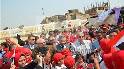 محافظ الإسماعيلية ورئيس جامعة عين شمس يقودان قافلة التنمية الشاملة