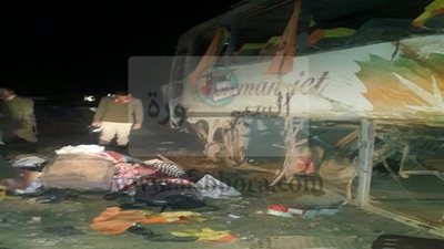 بالصور.. مصرع وإصابة 22 فى انقلاب أتوبيس قادم من قنا اتجاه القاهرة