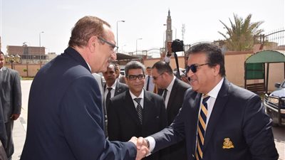 محافظ بني سويف يستقبل وزير التعليم العالي والبحث العلمي 
