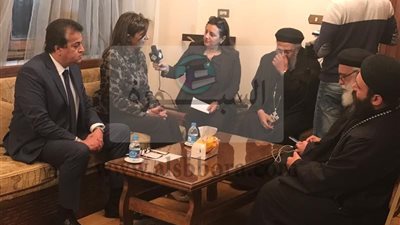 وزير التعليم العالي ووزيرة الهجرة يقدمان واجب العزاء بالكنيسة  المرقسية بالأسكندرية