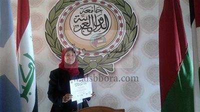 جامعة الدول العربية تكرم  استاذة  الاعلام بجنوب الوادى