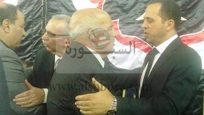 رئيس جامعة دمنهور يقدم العزاء لأسرة 