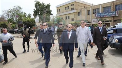 محافظ المنوفية ومدير الأمن يتفقدان سير العملية الإنتخابية