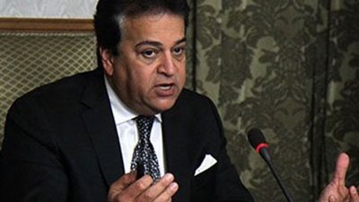 وزير التعليم العالى  يستعرض  تقريرآ لأداء  وحدة إدارة مشروعات تطوير التعليم العالي 