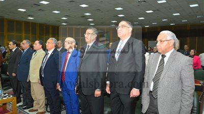 جرائم الإرهاب وحداد على شهداء كنيستى مارجرجس والمرقسية بالمؤتمر الطبى الـ31 بجامعة أسيوط 