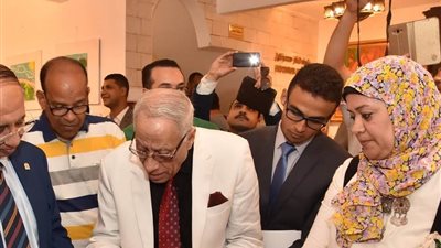 رموز الحركة الفنية والثقافية بمهرجان التراث الشفاهى العربى بأسيوط 