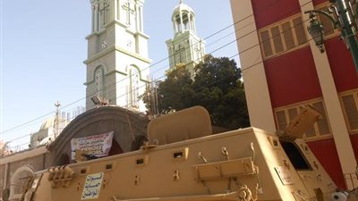 بالصور.. كنائس أسيوط تصلى الجمعة الحزينة وسط إجراءات أمنية مشددة