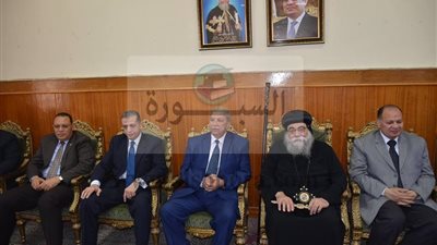 صور.. محافظ وقيادات الإسماعيلية يهنئون الأقباط بعيد القيامة المجيد