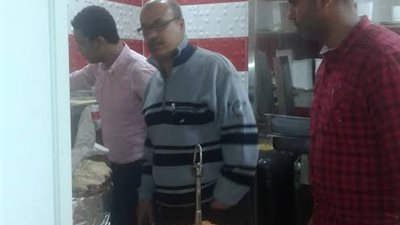 اعدام ربع طن مصنعات لحوم  بمطعم الموت في الإسماعيلية