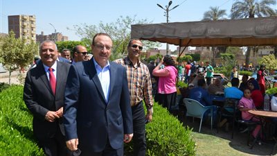 محافظ بني سويف مع المواطنين بالحدائق والنوادي.. ويتفقد مستوى الخدمة الصحية بمستشفى بني سويف العام