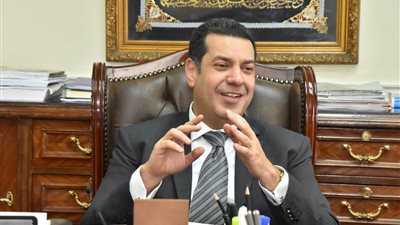 المصري الاجتماعي بأسيوط: الدسوقى أول محافظ لايحترم الشهداء بعدم وضع إكليل الزهور 