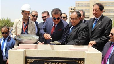 خالد عبدالغفار يشيد بكلية الطب والمجمع العلمي ومستوي الاداء التعليمي بجامعة حلوان