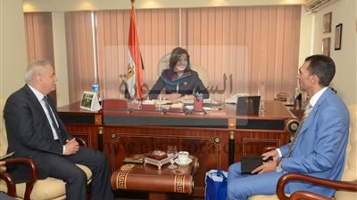 وزيرة الهجرة تشجع الجالية المصرية بقطر على المشاركة في حملة 