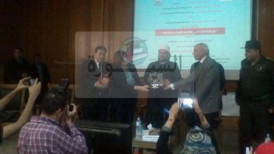 وزير الأوقاف بندوة بآداب عين شمس : حماية الكنائس كحماية المساجد والدفاع عن الوطن واجب على كل مصرى