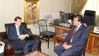 وزير التعليم العالى يبحث سبل دعم التعاون العلمى بين مصر وبريطانيا