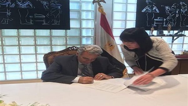 جابر نصار اثناء توقيعة