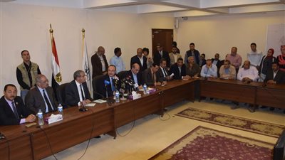 محافظ بني سويف يعقد   مؤتمر صحفي  مع وزيري الزراعة والتموين بديوان المحافظه 