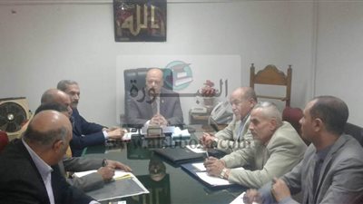 لجنة تنفيذية  تبحث 4 مشروعات تنموية لتشغيل الشباب