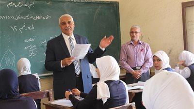 وكيل تعليم أسيوط يحيل مسئول الكنترول للتحقيق