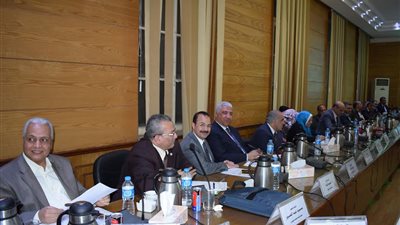 اعترافاً بما قدموه لجامعتهم..جامعة بنها تكرم رؤسائها السابقين