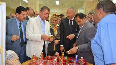 بالصور.. محافظ كفر الشيخ يفتتح المعرض السنوى للتعليم الفنى ويشيد بمنتجاته