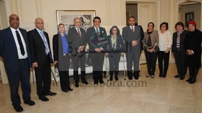 وزير التعليم العالى يزور المكتب الثقافى المصرى بباريس ويلتقى بالمبعوثين المصريين 
