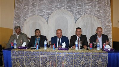 الزناتى وممثل البورد البريطانى يسلمان أول شهادات اعتماد 