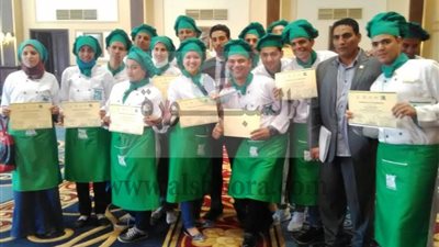 وزارة الهجرة تشهد تخرج 94 شابا بينهم 15 شاب من ذوي القدرات الخاصة بمجالات الفندقة