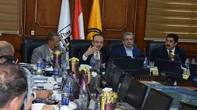 محافظ بني سويف يبحث مع مجلس الجامعة وضع خريطة تنموية والاستفادة منها في خدمة المجتمع