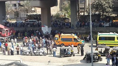 سقوط حافلة رحلات من أعلى الطريق الدائري بالقاهرة