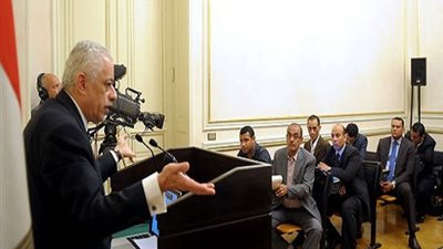 طارق شوقي يرفع راية العصيان ويظهر 